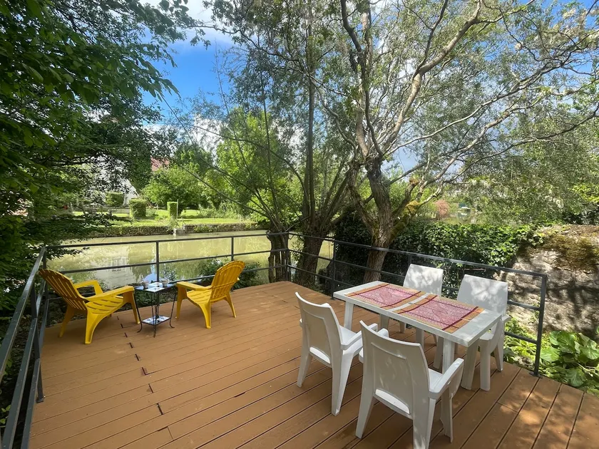 Waterfront house - Image 1