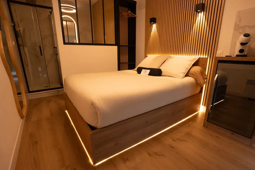 Stylish air-conditioned studio, independent entrance - Image 1