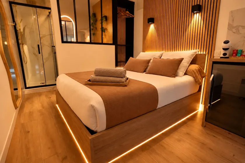 Elegant studio, independent entrance + parking - Image 1