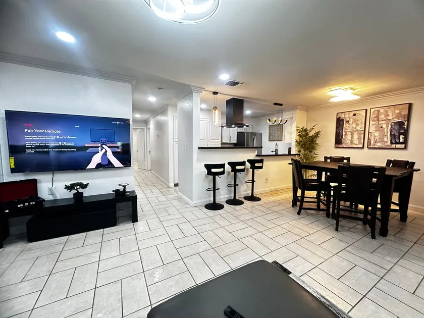 Relaxing 2BR Perfect for Business, Prime Location - Image 1