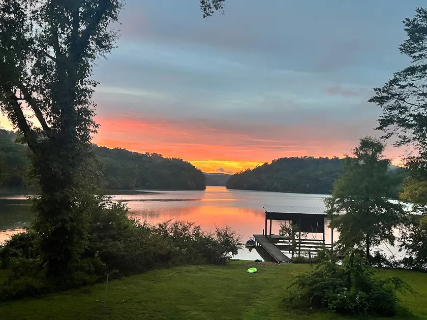 Blue Royale on Watts Bar Lake! BRING YOUR BOAT! - Image 1
