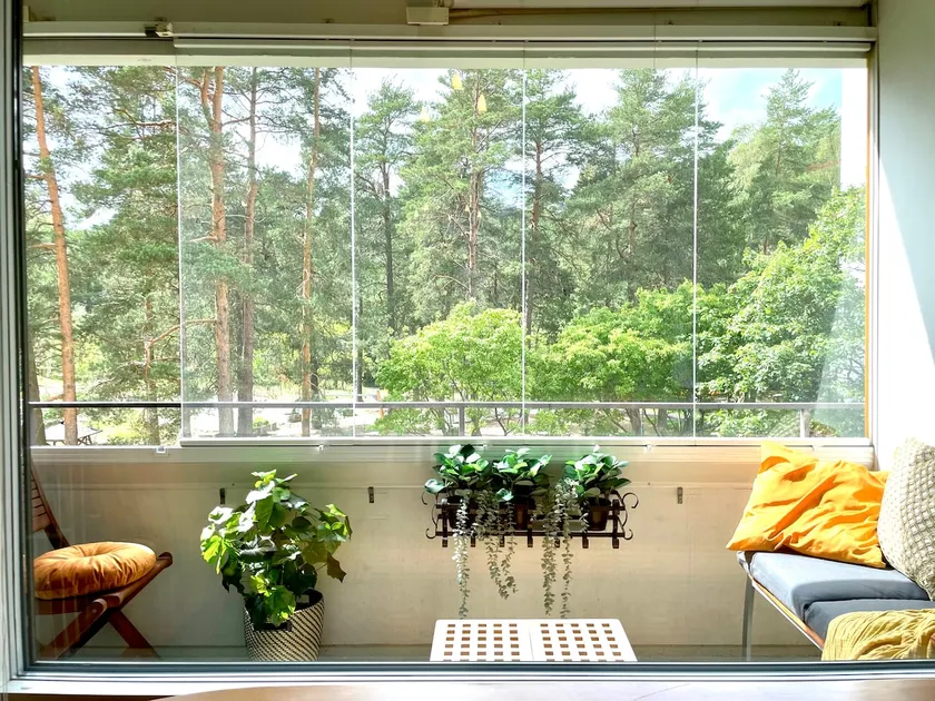 Spacious City Apartment Near Nature & Metro - Image 1