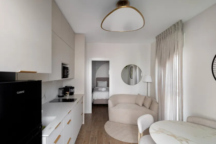 Hotel-Style 1BR Suite in RBSA - Image 1