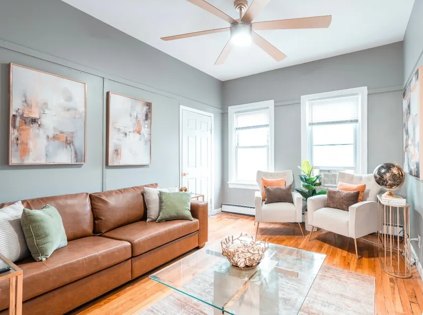 Gold & Bold | Luxe 3BR City Stay - Image 1