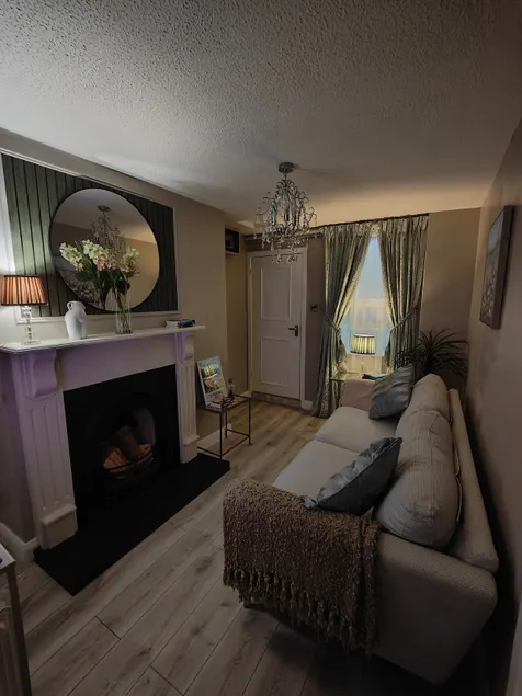 Hugh's Place - Image 1