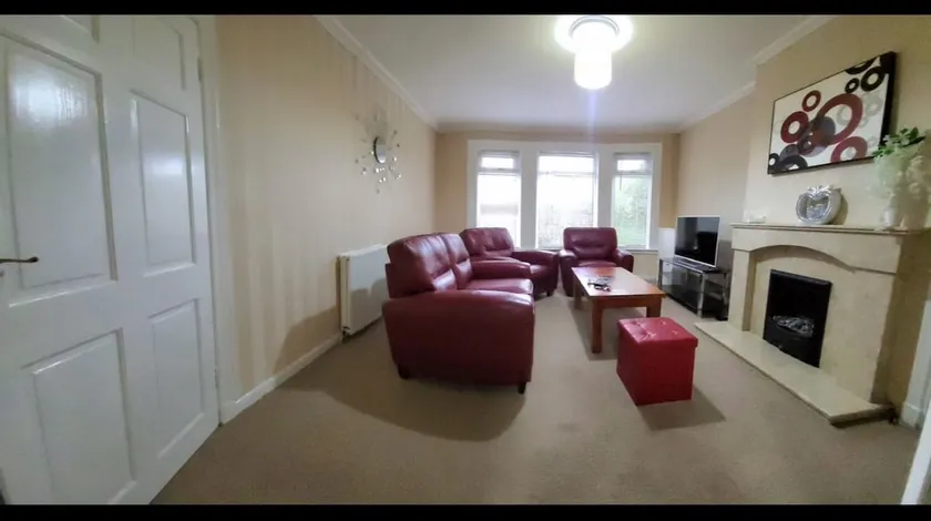Glasgow home - Image 1