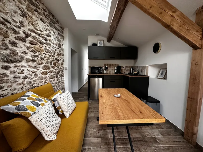Studio T1 with courtyard - Image 1