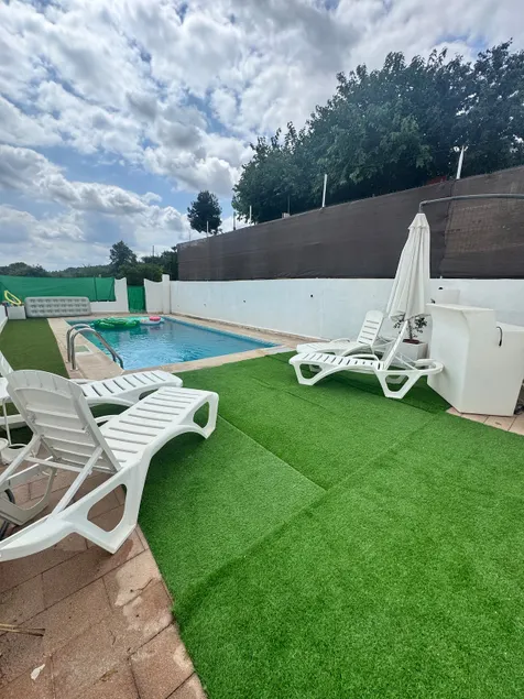 House with outdoor Jacuzzi and pool. - Image 1