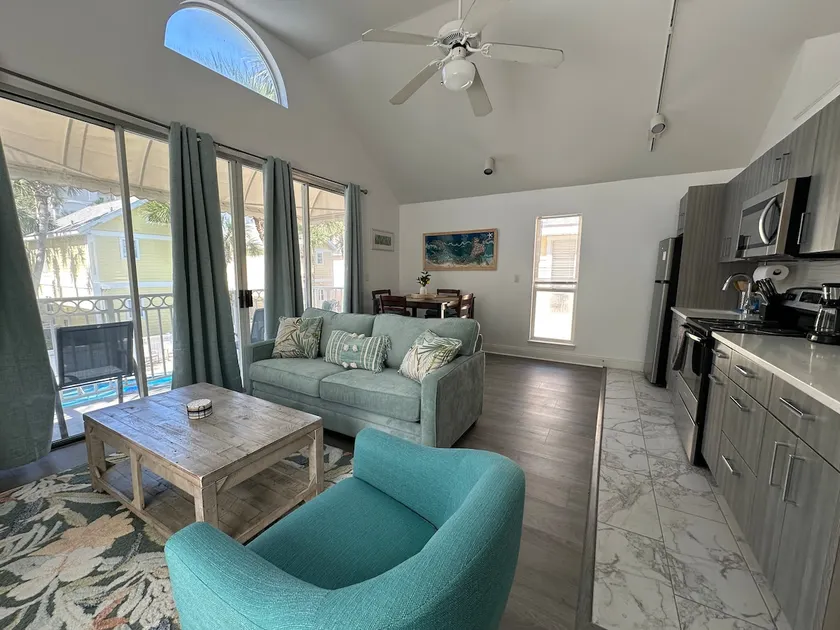 Renovated high ceiling condo*Gulf View* Lofty! - Image 1