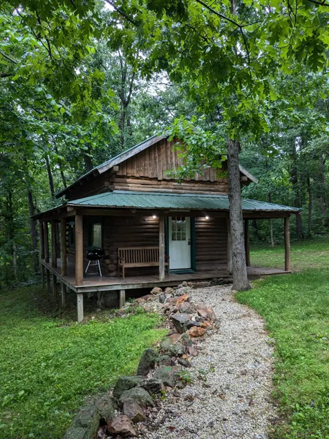 Cozy Cabin at Water's Edge - Image 1