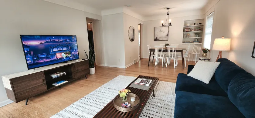 Elegant, Artsy Home in N. R Oak! - Image 1