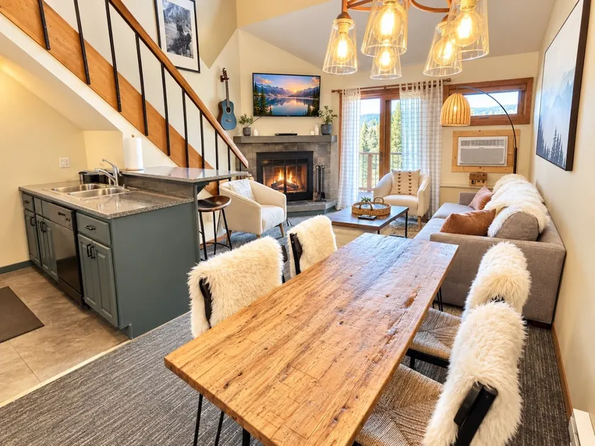 Moose Mtn Retreat | Ski-In/Ski-Out | Pool & Hot Tub - Image 1