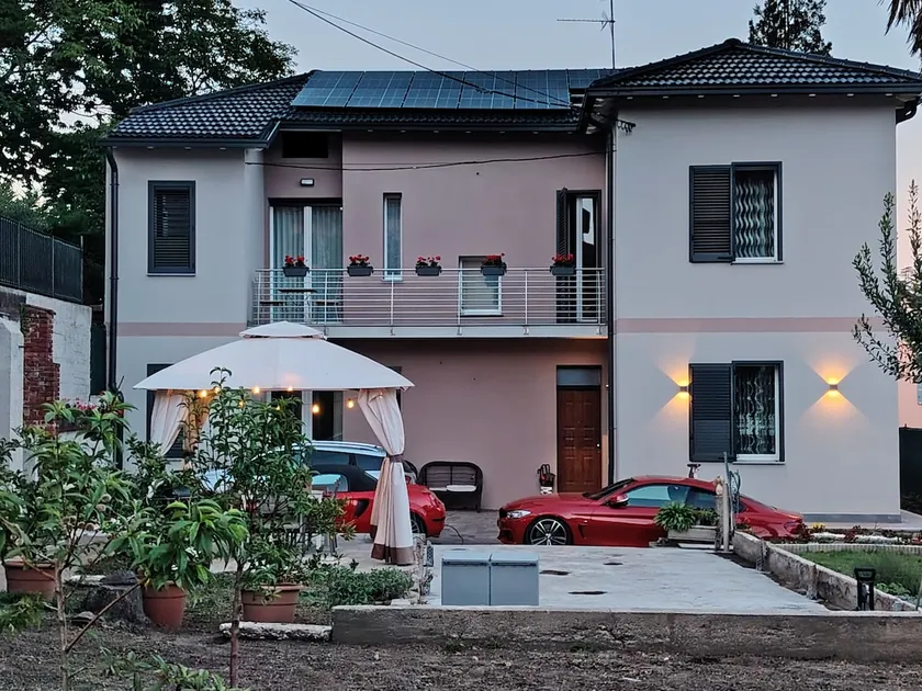 Holiday Home Varese- Family & Group stay with private parking - Image 1