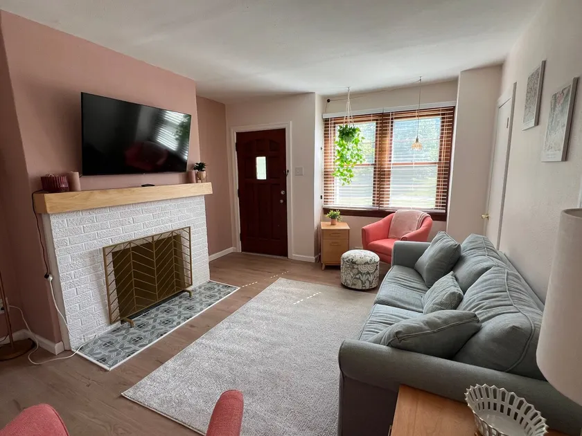 Belleville Bungalow - Image 1