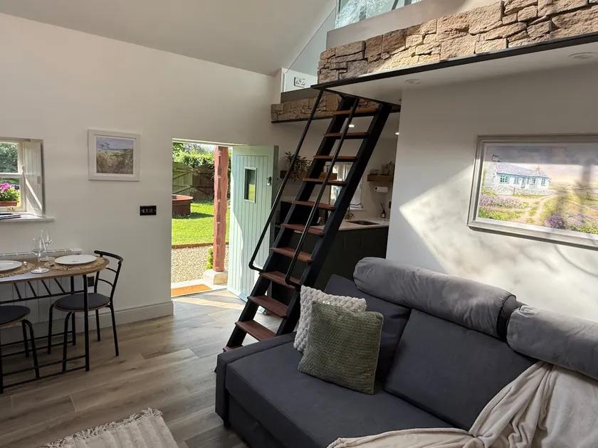 Holly Cottage Cozy Loft - Image 1