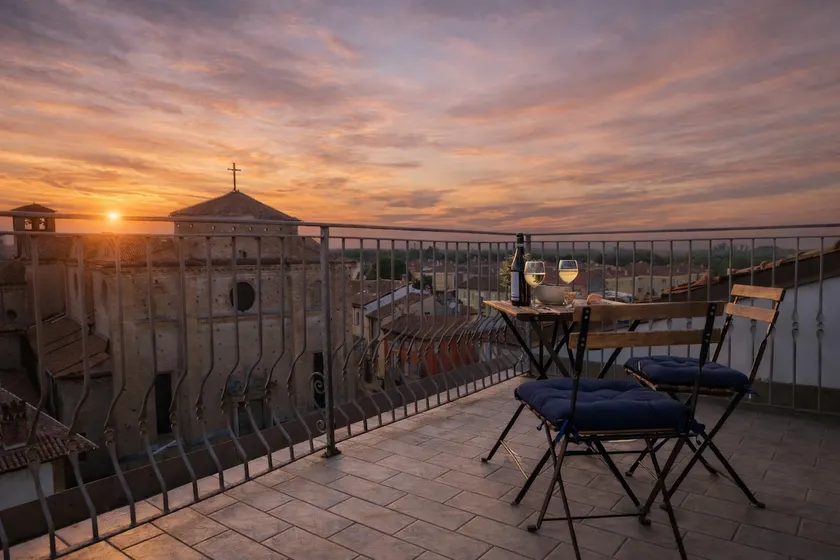 Elegant penthouse with rooftop terrace, downtown - Image 1