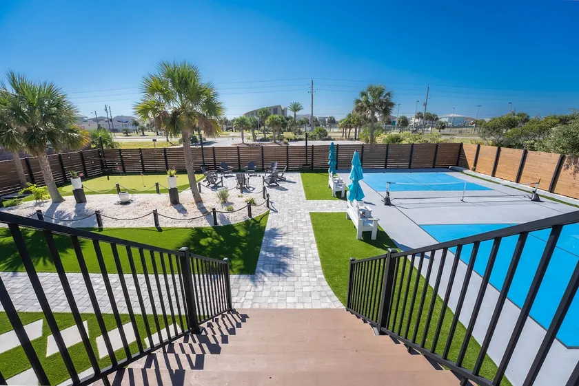 Beach, Pickleball, Elevator, Sleep17, 1.5 Gb WIFI - Image 1
