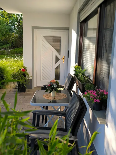 Sunny, modern 2-room apartment (60 sqm) with terrace - Image 1