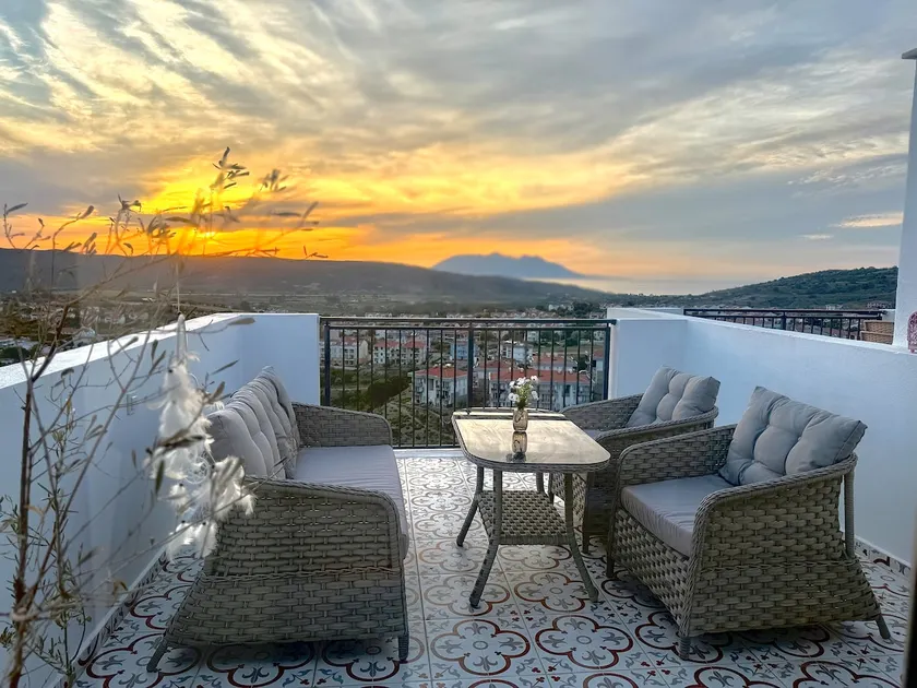 Casa Verano, duplex with sea and mountain view - Image 1