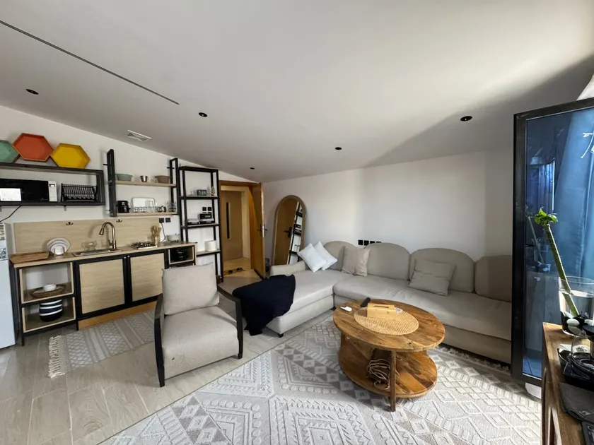 Studio with bedroom and elegant living room - Image 1