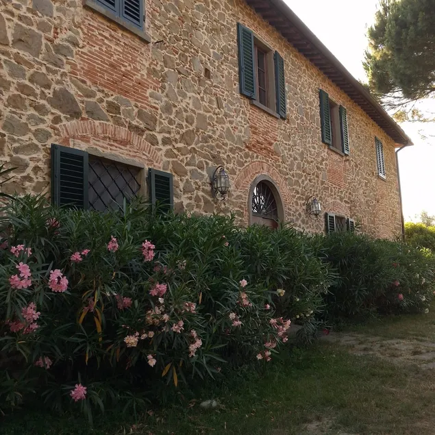 Suite in a farmhouse near Florence and Arezzo - Image 1