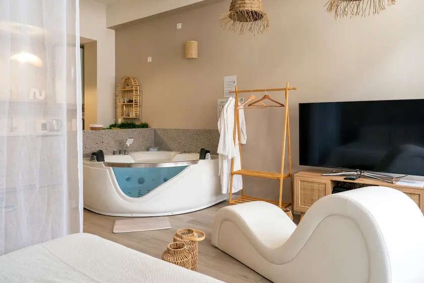 The Sensual Suite, whirlpool, tantra, and garden - Image 1