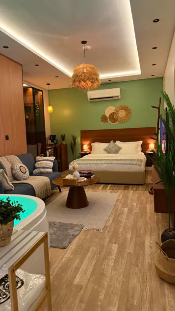 Spacious M5 suite for relaxation with Jacuzzi and massage (self check-in) - Image 1