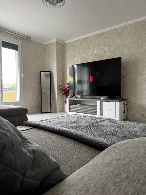 Spacious & modern 2-bedroom apartment - Quiet stay - Image 1