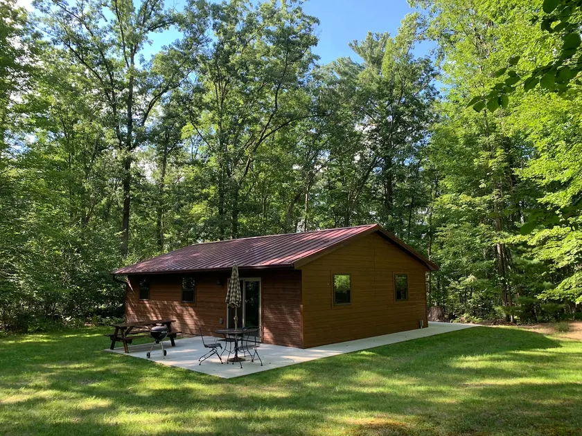 Private cabin by ATV trails, hunting, snowmobiling - Image 1