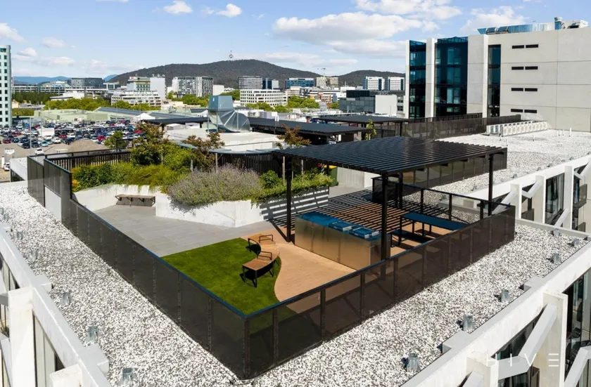 Stylish Canberra CBD Apartment for 6 - Image 1