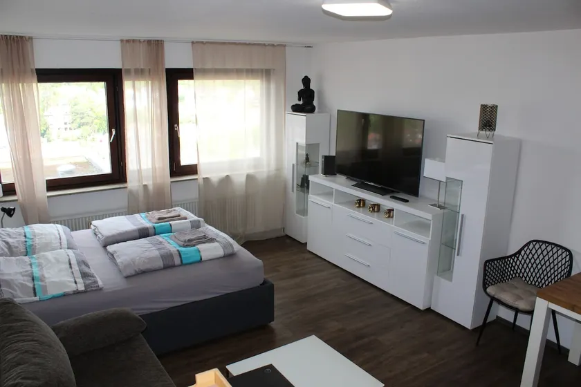 Modernes Apartment im Herzen Ludwigsburgs mit Netflix & DAZN - Image 1