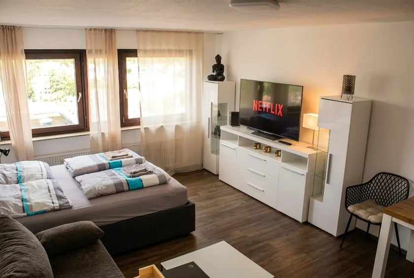 Modernes Apartment im Herzen Ludwigsburgs mit Netflix & DAZN - Image 1