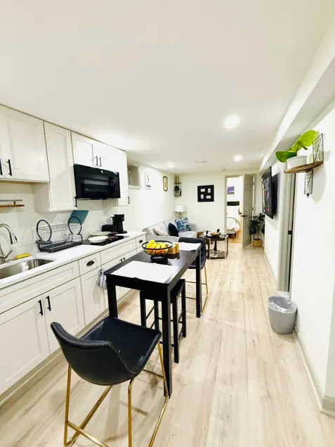 Renovated Charming Retreat Guestsuite DC Free Park - Image 1