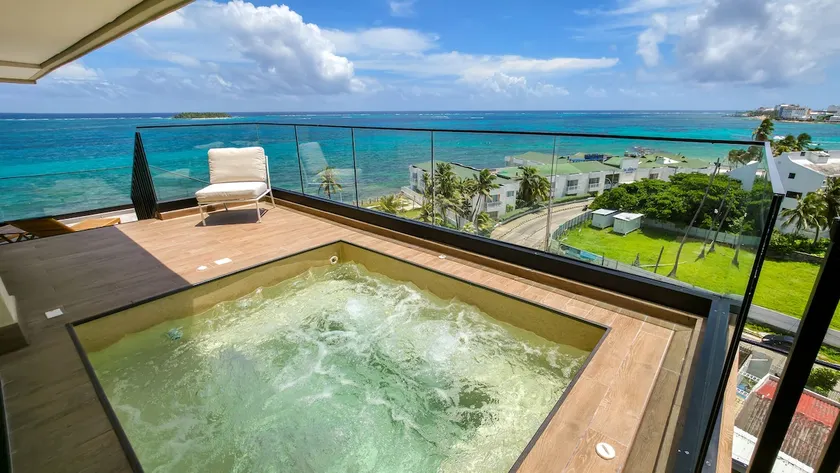 Penthouse A/C private jacuzzi balcony facing the ocean - Image 1