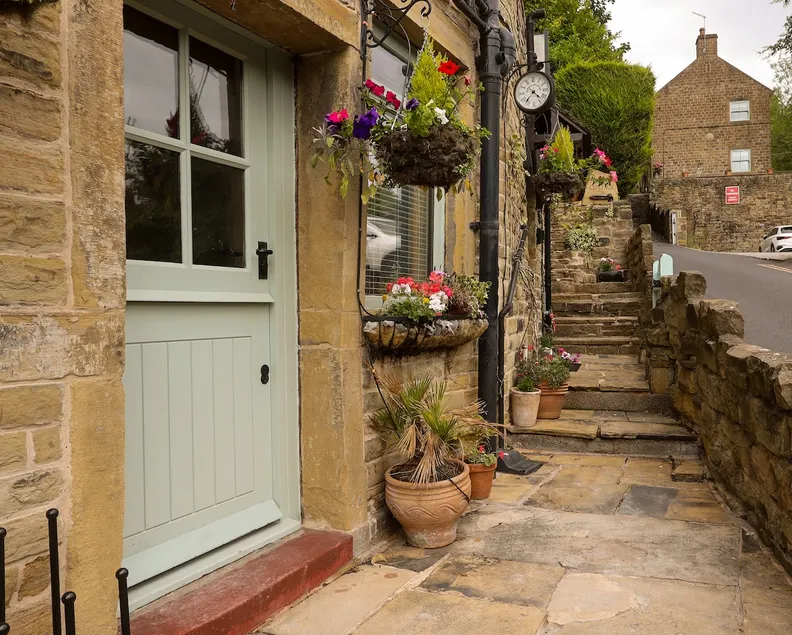 Loom Cottage – Stylish Heritage - Image 1