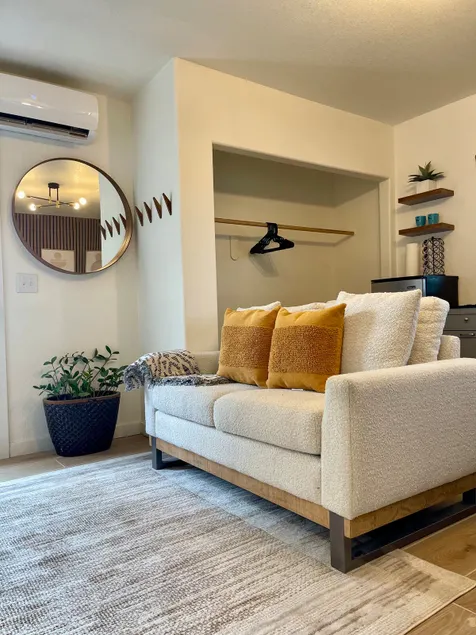 Boutique Garden Suite • Walk to Arts District - Image 1