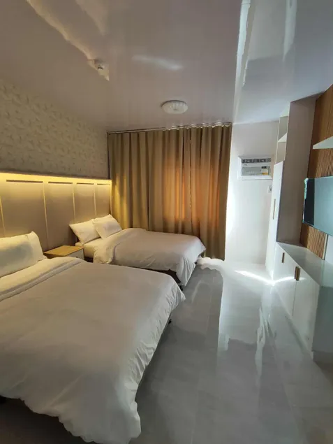 Maribert Studio Unit with free parking - Image 1