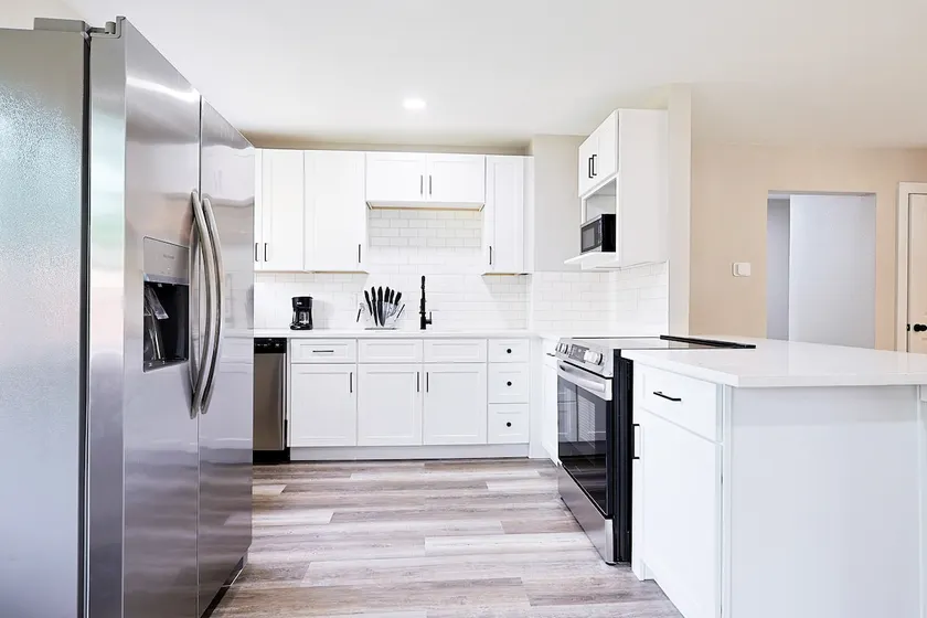 Luxury 4BR Retreat 10 Mins to Downtown & Lake - Image 1