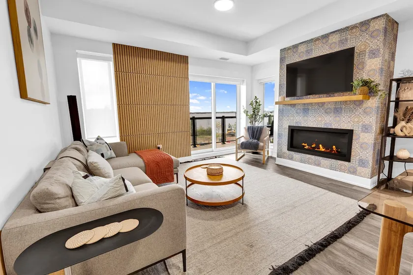 LUXE Lakeside Suite - Heated Pool-Gym-Pickle Ball - Image 1