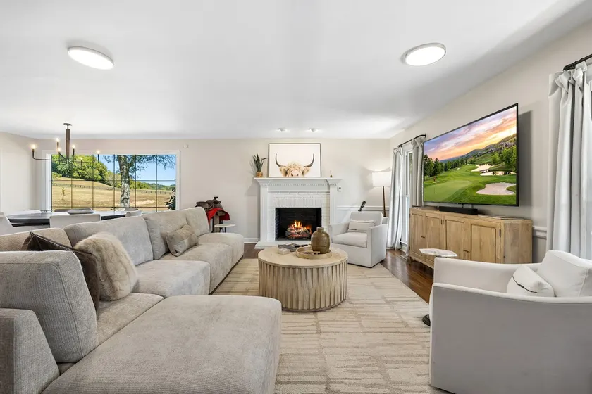 Luxe Franklin Home| 15 Acres w Pond & Game Room - Image 1