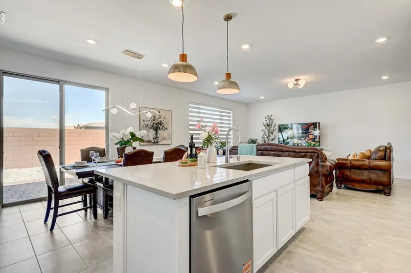 New 5BR Home Near Strip • Spacious & Comfy Stay - Image 1