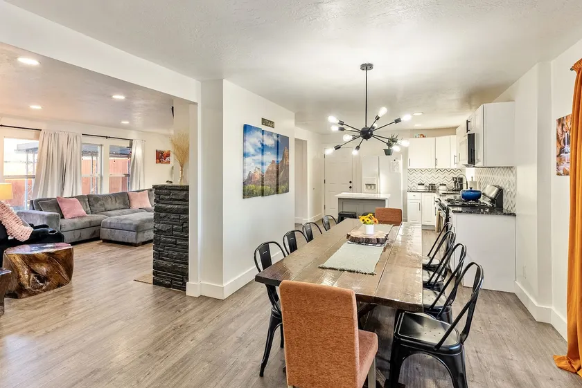 6 bed, 4 bath Utah Themed Spacious Estate! - Image 1