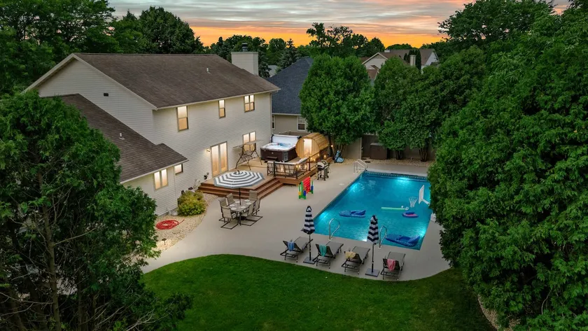 Private Pool - Hot Tub - Sauna - Game Room - Pets - Image 1
