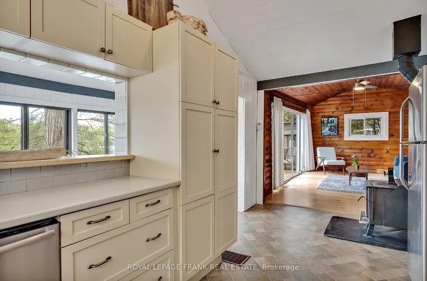 Oak lake retreat - Image 1