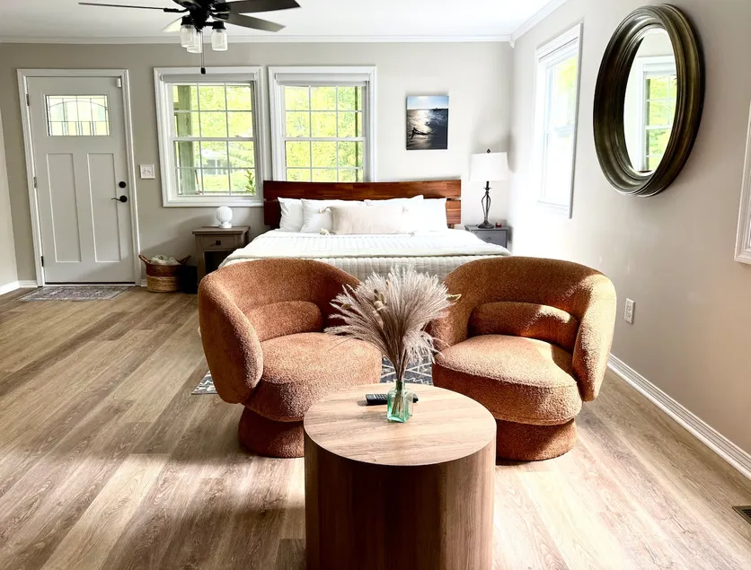 Cozy Coastal Cove * King Bed- 5 miles to WB - Image 1
