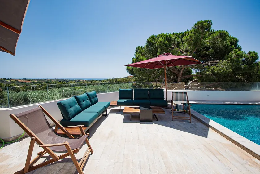 Elevated pool & panoramic forest and mountain views - Image 1