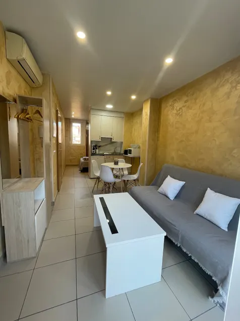 Cozy Modern Downtown Apartment - Image 1