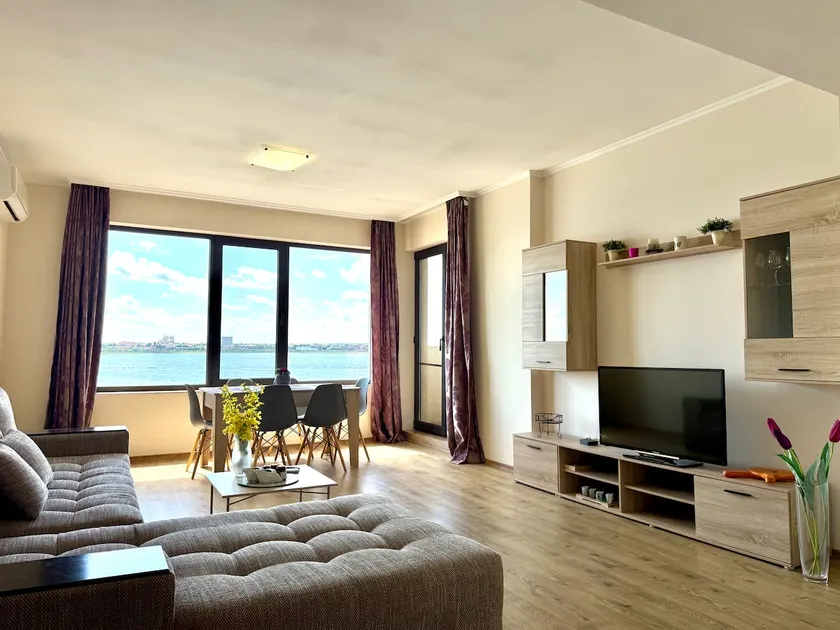 Cosher Gardenia Palace Apt 6 Free Parking - Image 1