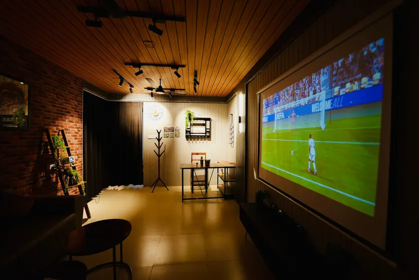 The Crib (HD Projector ) - Image 1