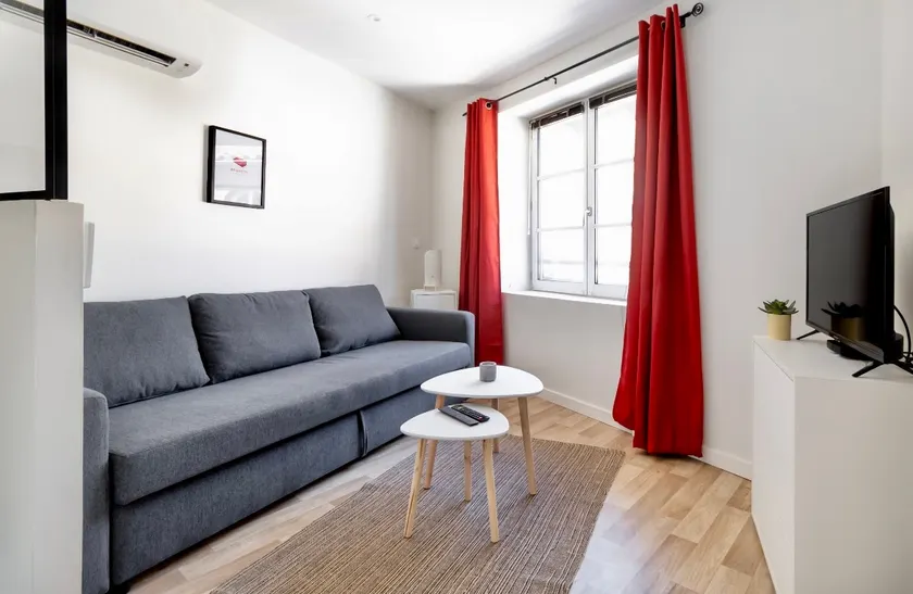 Le Blush • A/C & Very central • Metro 2 steps away - Image 1